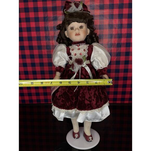 Vintage Porcelain Doll 1995 Sophia on Stand - Picture 11 of 13